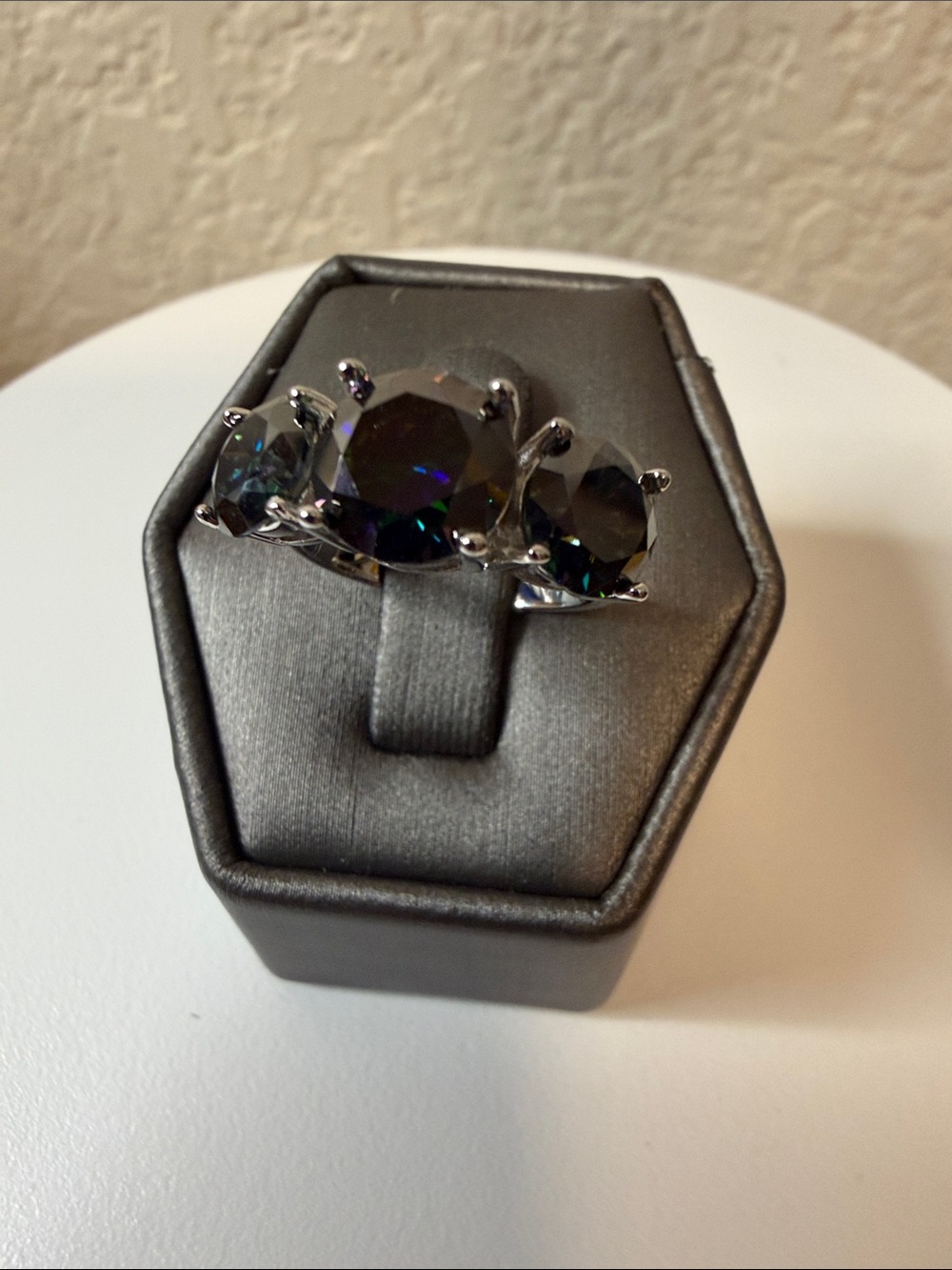 Moissanite Rainbow Green Three-Stone Ring - Elegant 925 Sterling Silver Setting